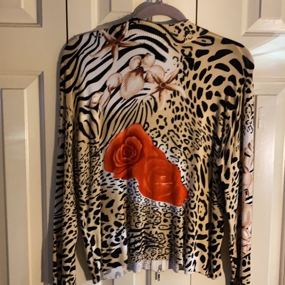 New animal 🦒 print cardigan size small $20.00 - Picture 2 of 2